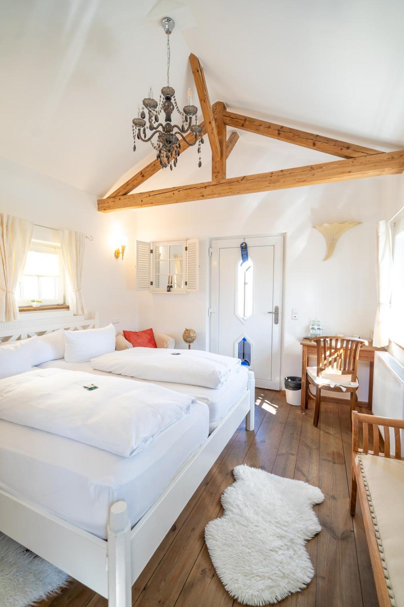 Landhaus Hotel Wolfratshausen Buitenkant foto