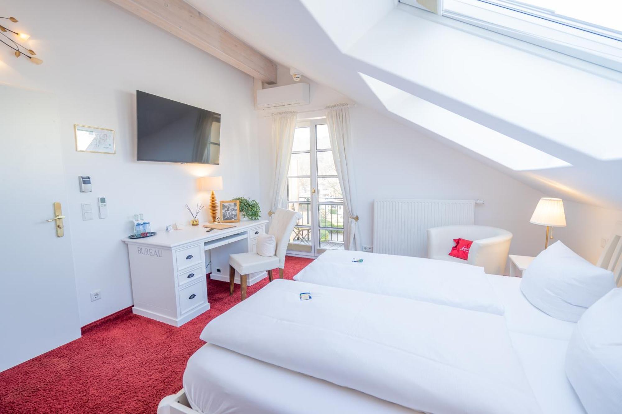 Landhaus Hotel Wolfratshausen Buitenkant foto