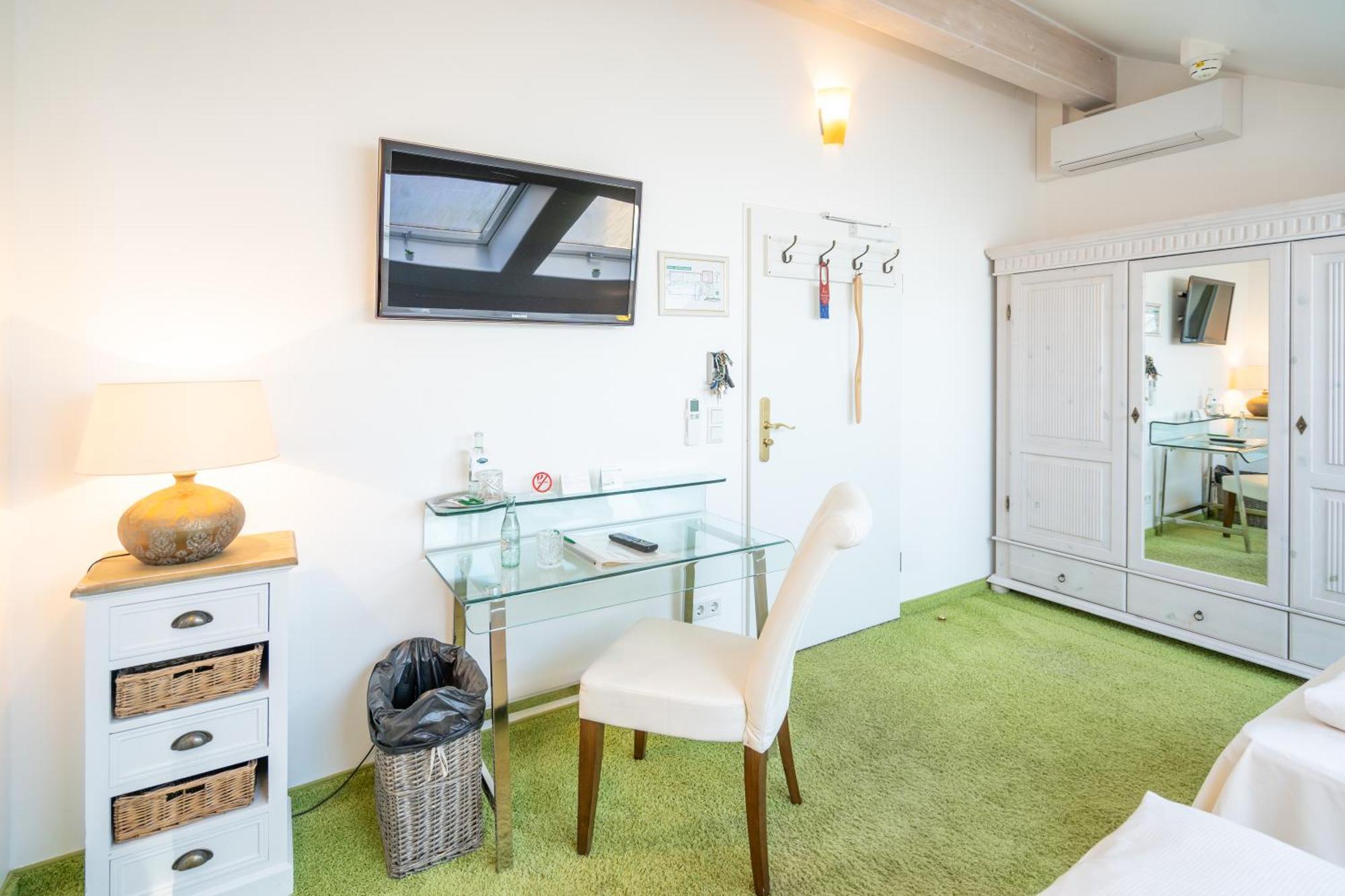 Landhaus Hotel Wolfratshausen Buitenkant foto