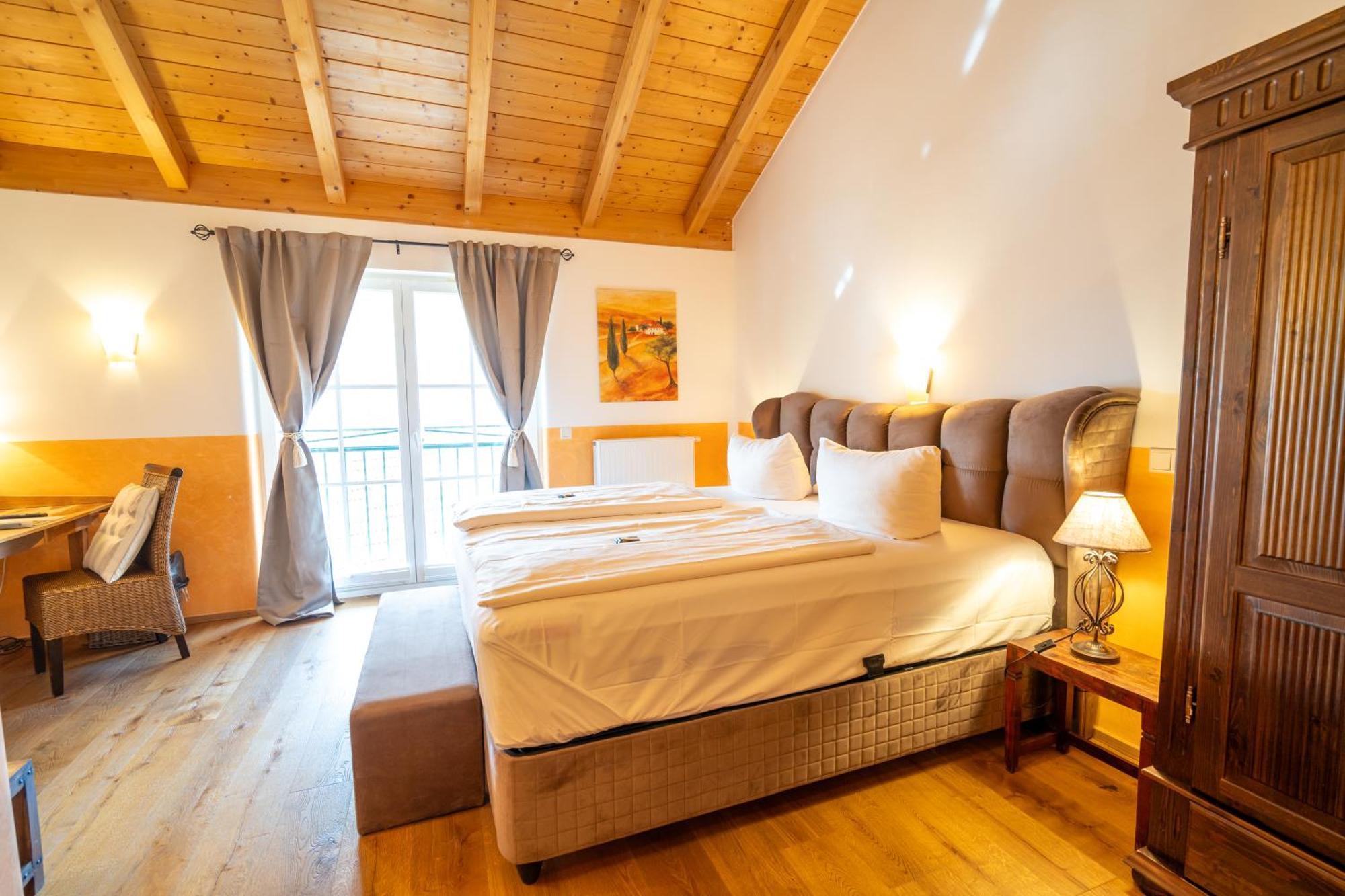 Landhaus Hotel Wolfratshausen Buitenkant foto