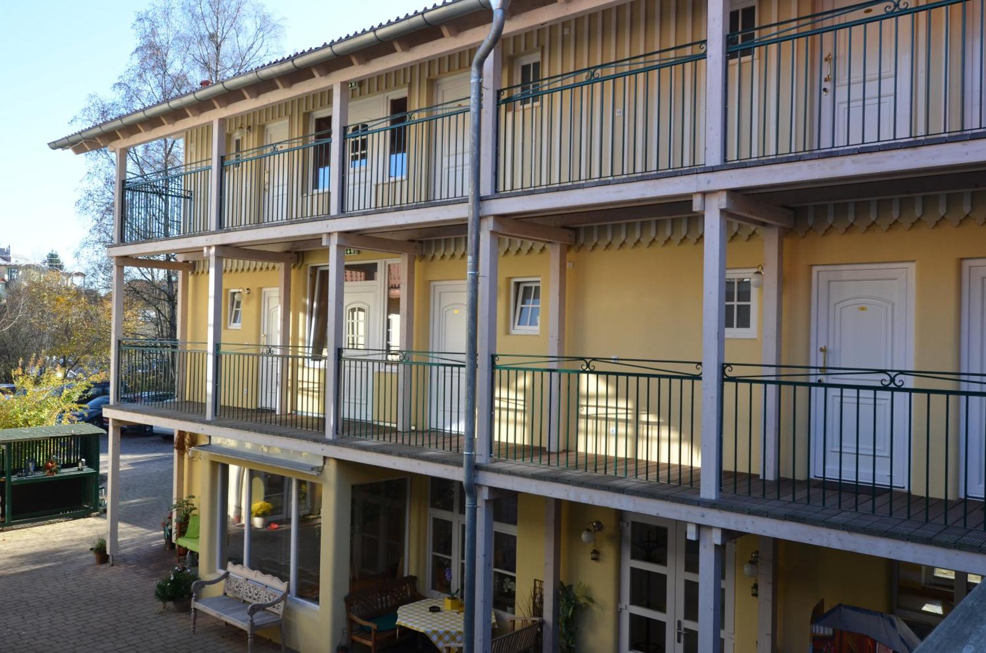 Landhaus Hotel Wolfratshausen Buitenkant foto