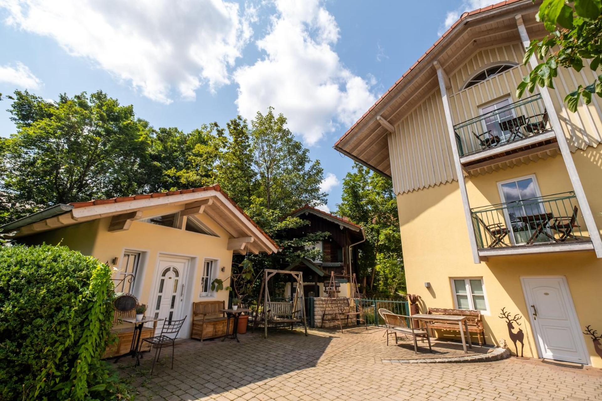 Landhaus Hotel Wolfratshausen Buitenkant foto