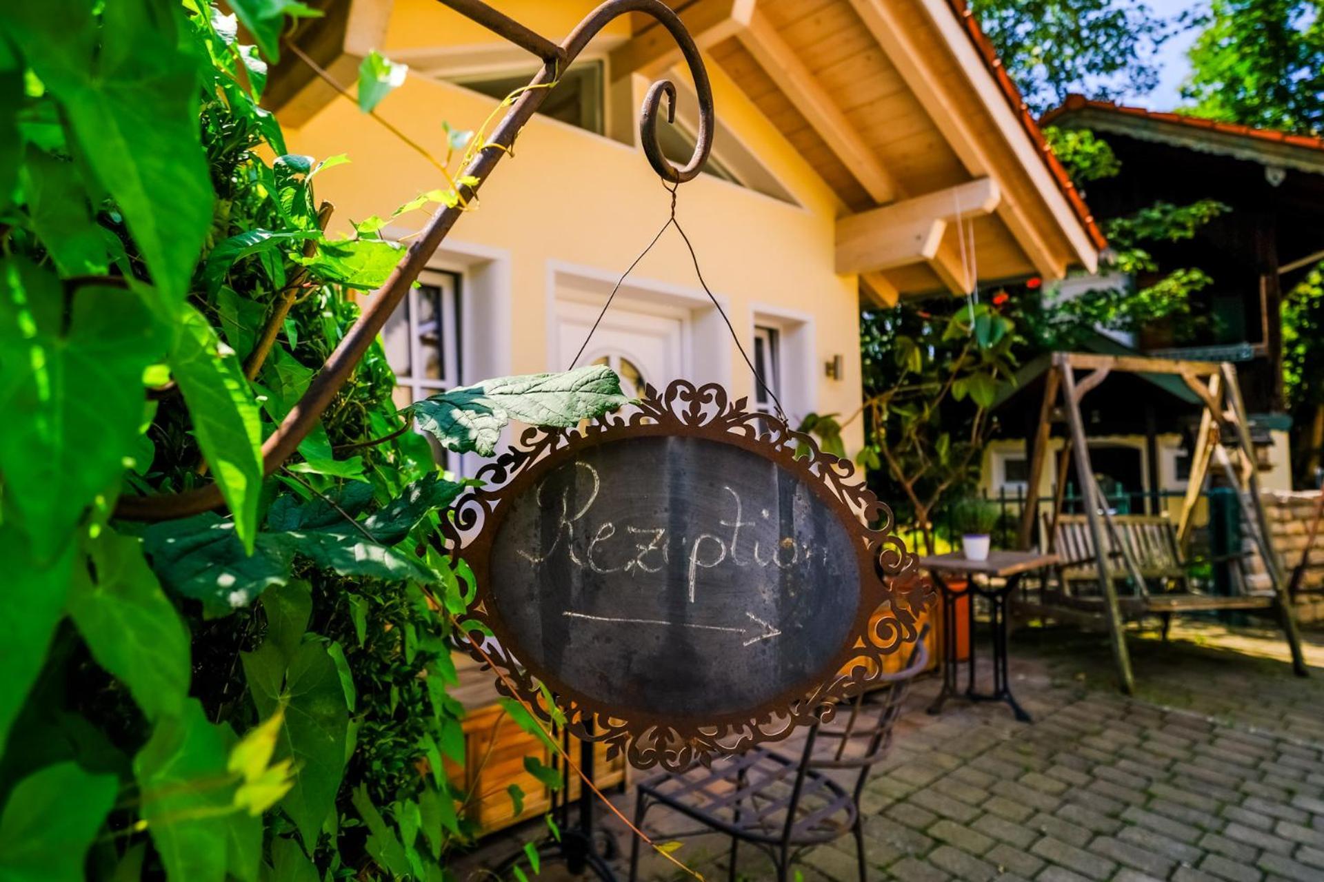 Landhaus Hotel Wolfratshausen Buitenkant foto