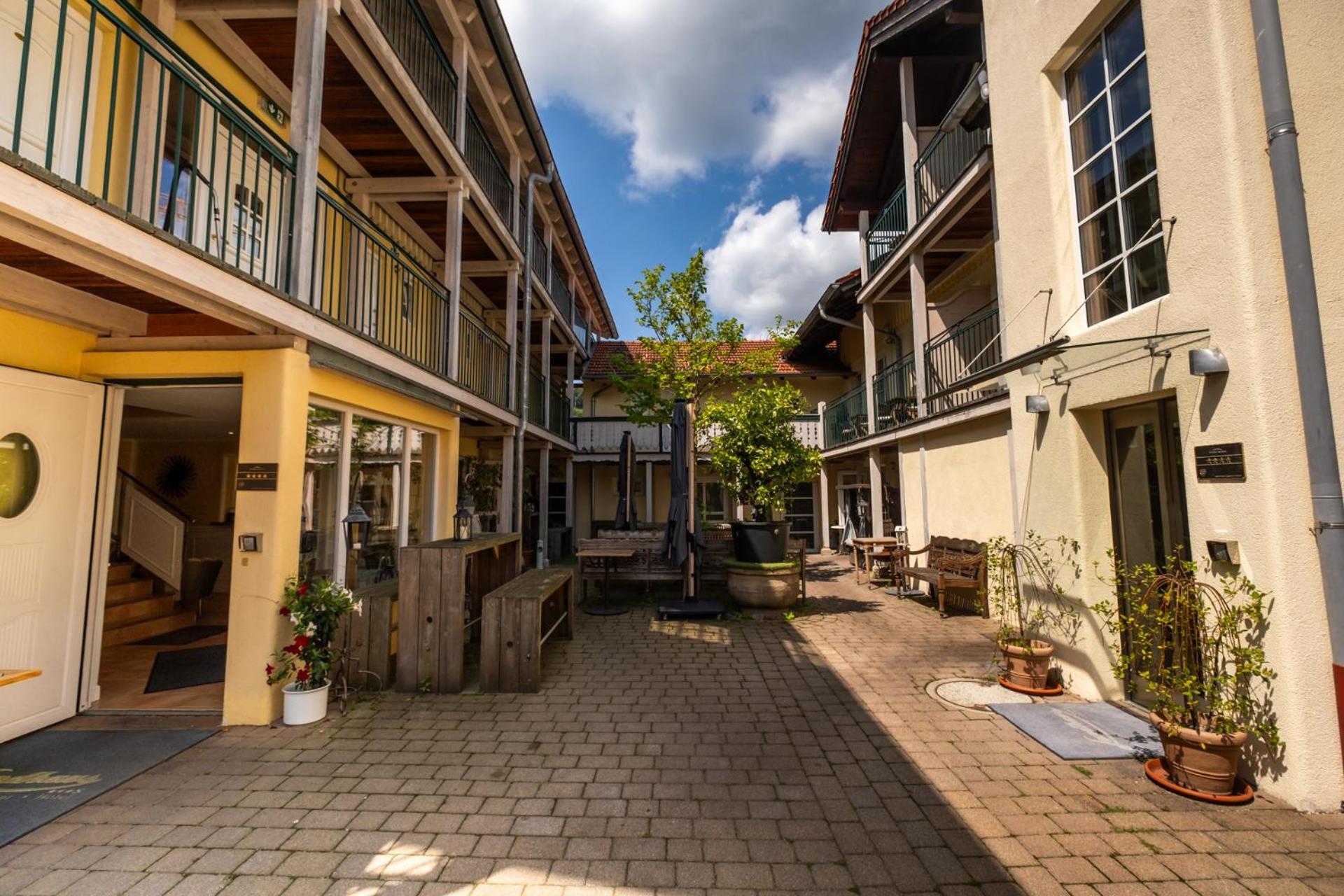 Landhaus Hotel Wolfratshausen Buitenkant foto