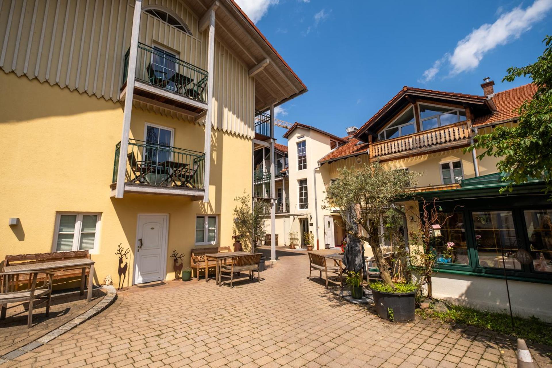 Landhaus Hotel Wolfratshausen Buitenkant foto