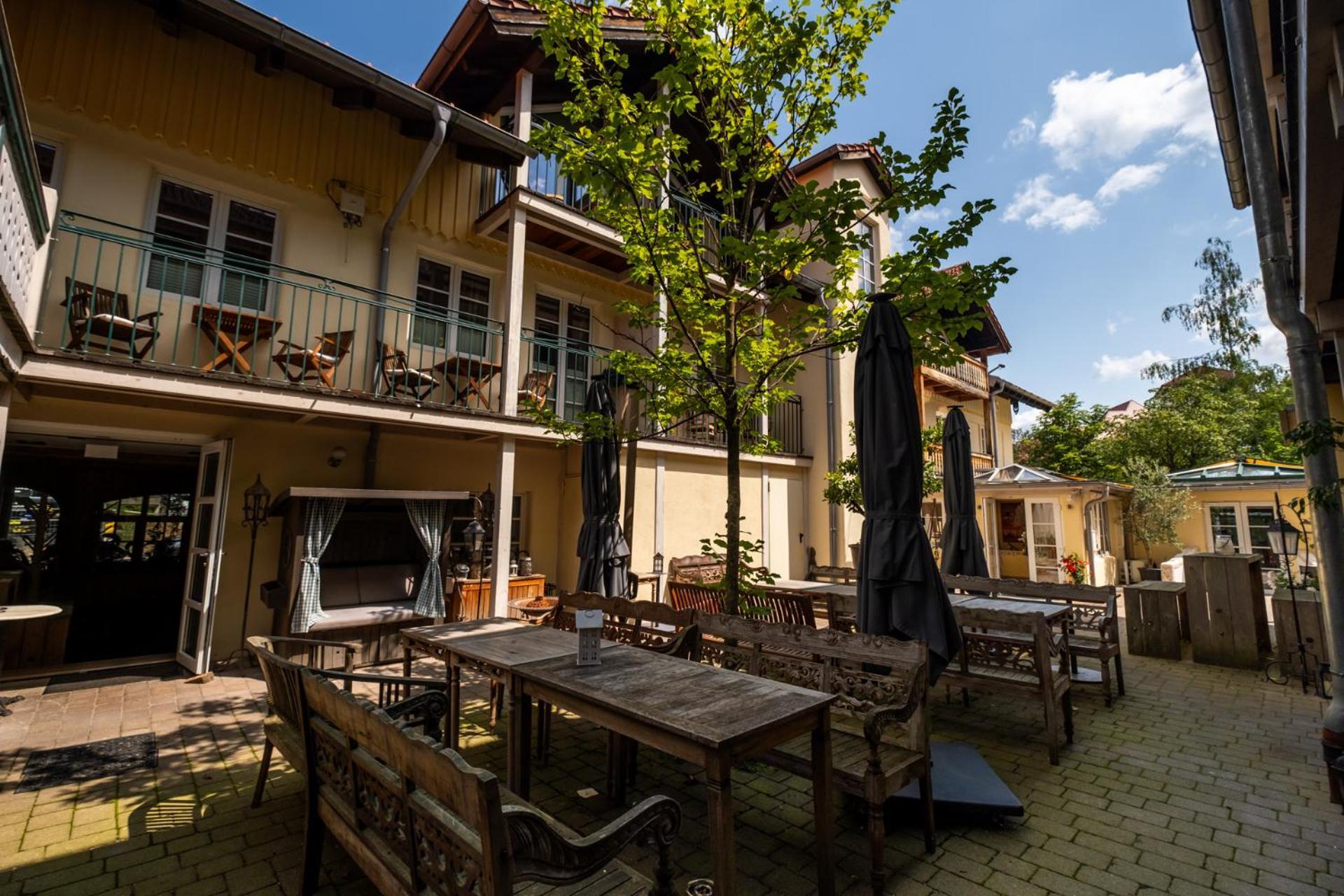Landhaus Hotel Wolfratshausen Buitenkant foto