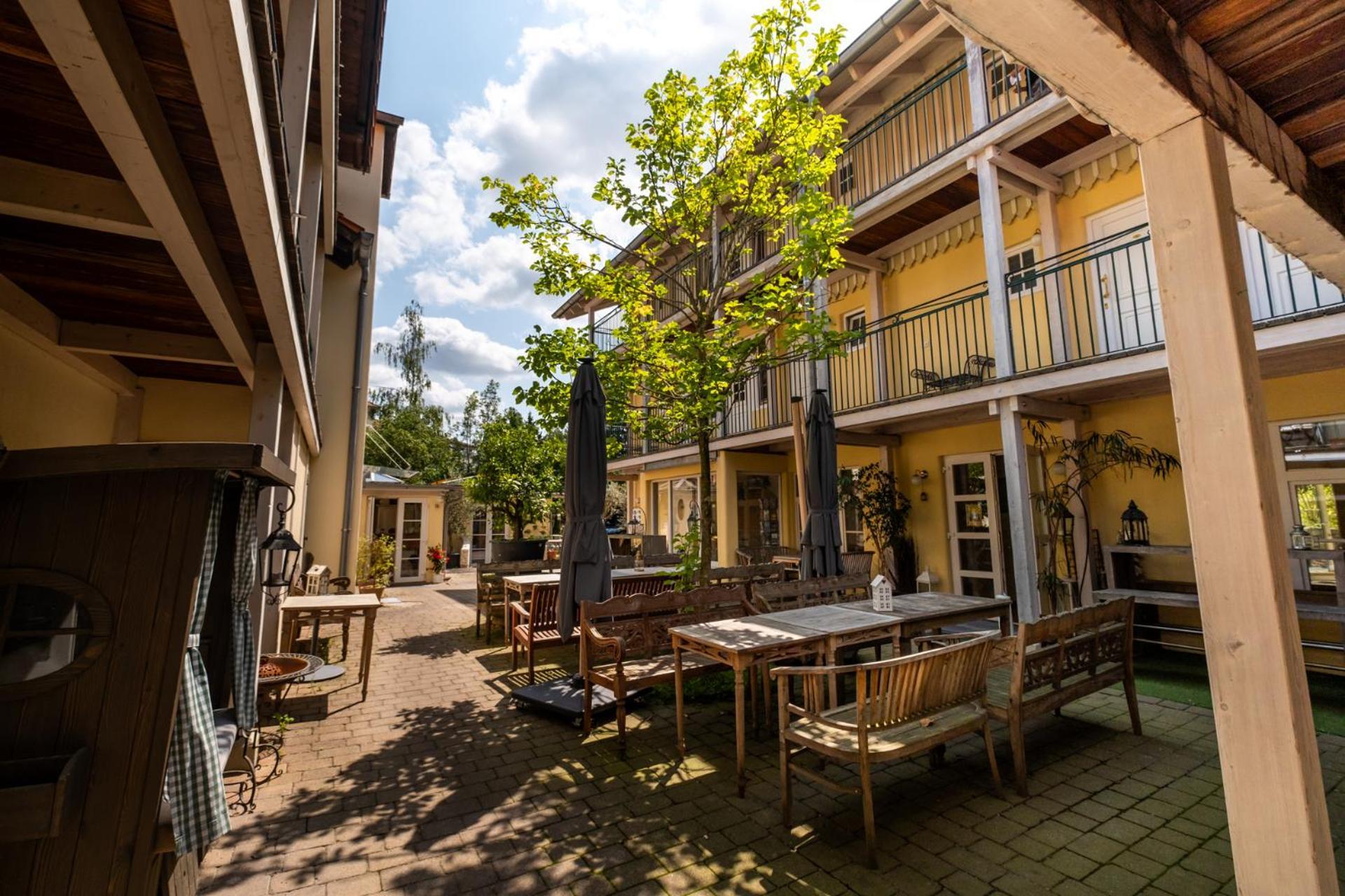 Landhaus Hotel Wolfratshausen Buitenkant foto