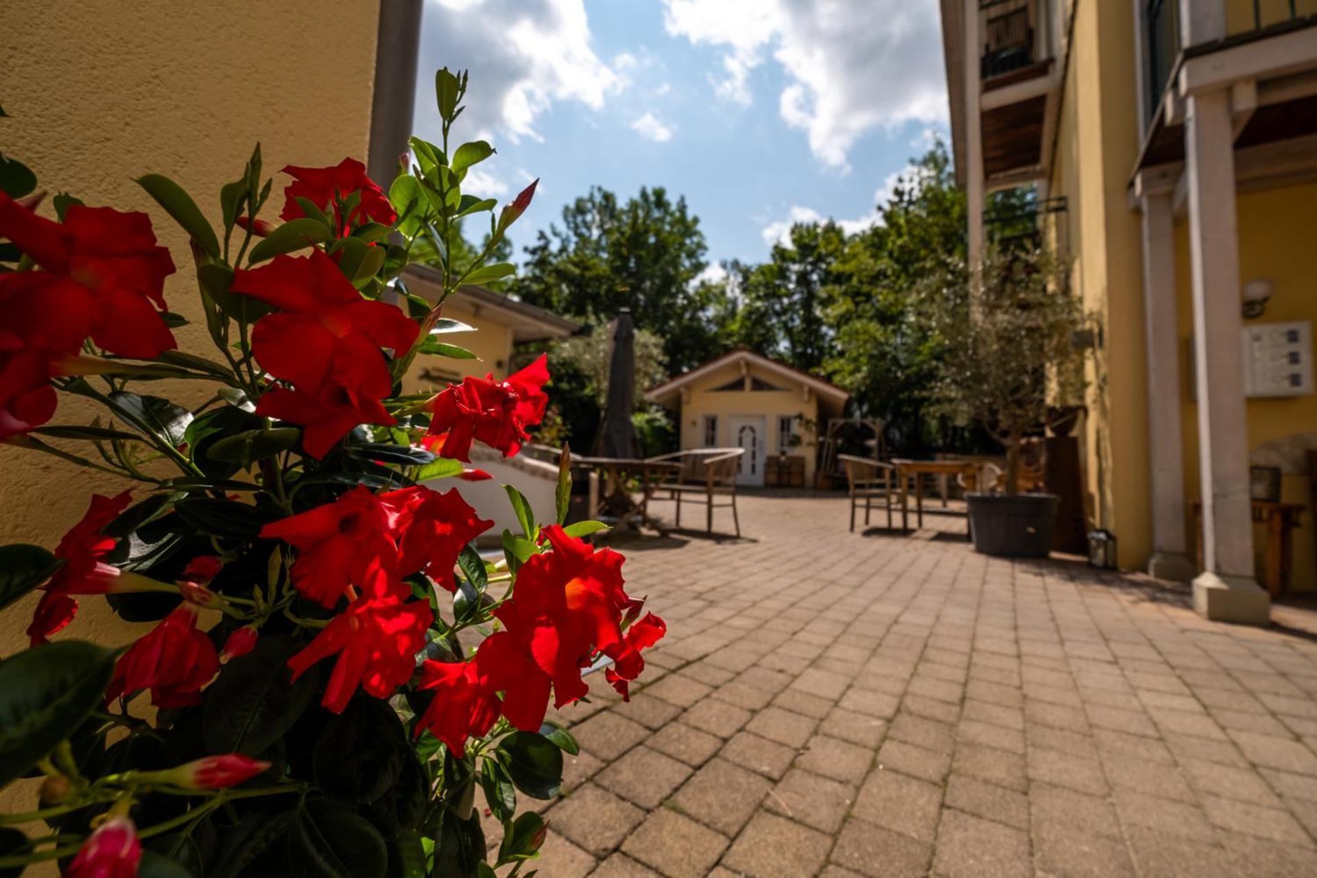 Landhaus Hotel Wolfratshausen Buitenkant foto